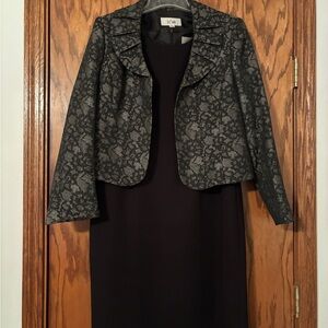 FINAL PRICE! $14 EUC Le Suit 12P black and gray dress and jacket two piece suit.